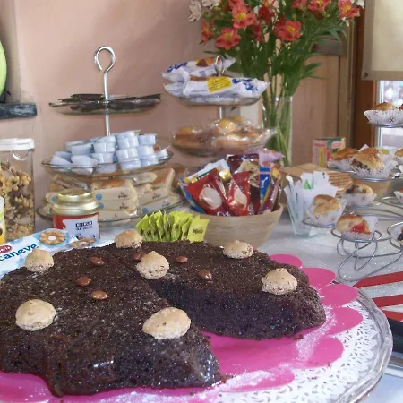 Alojamento de Acomodação e Pequeno-almoço Ghiro Ghiotto Pietra Ligure